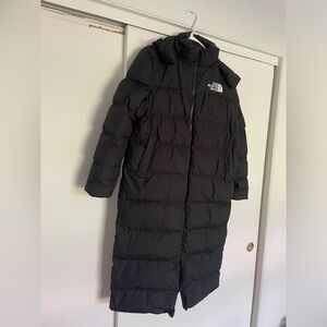 Women’s north face coat. Worn a few times but still brand new and clean. Black.